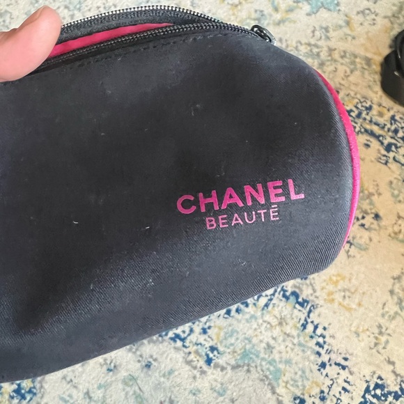 Chanel Makeup Case - Picture 4 of 6
